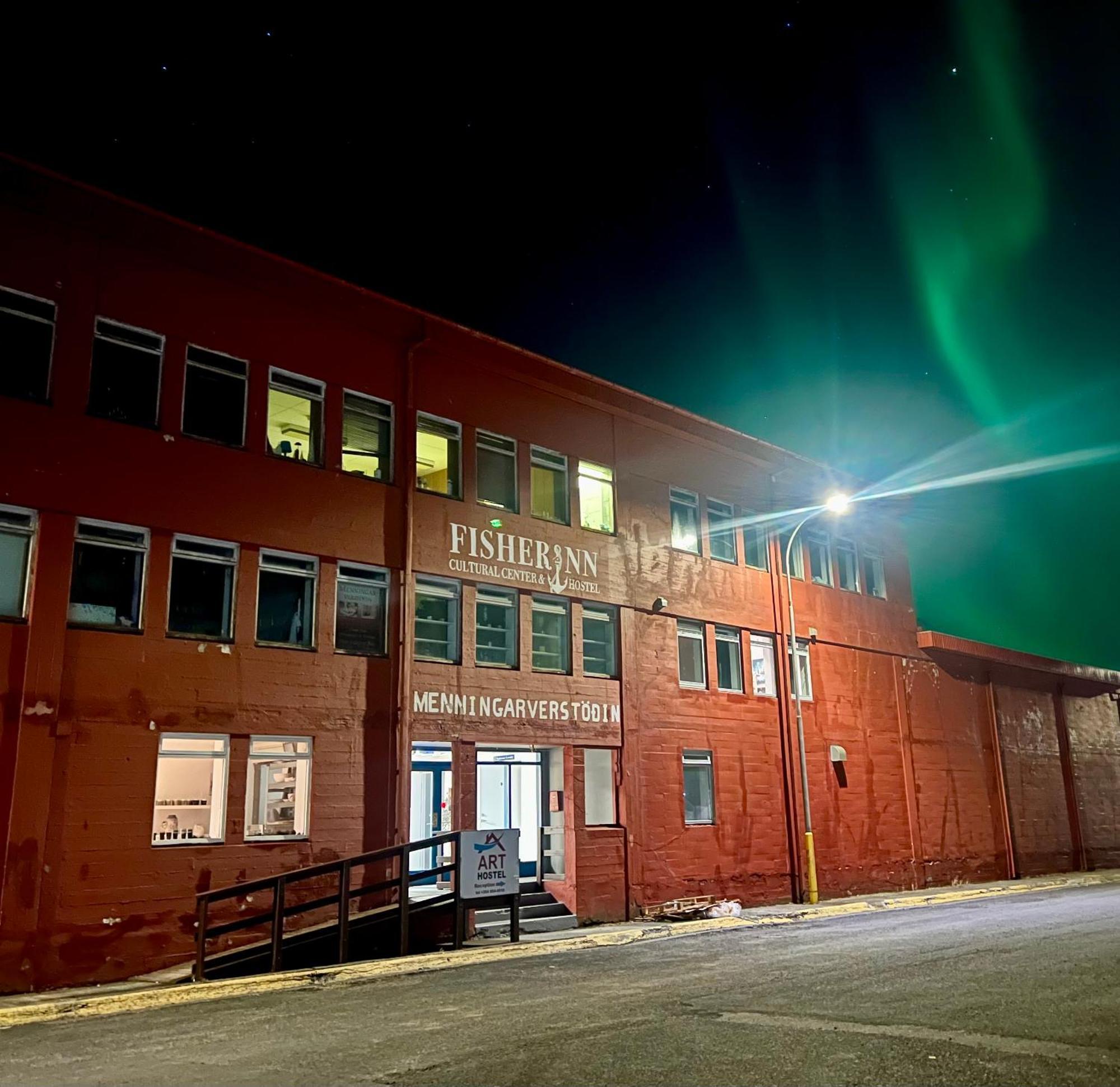 Art Hostel And Apartments Stokkseyri Exteriör bild